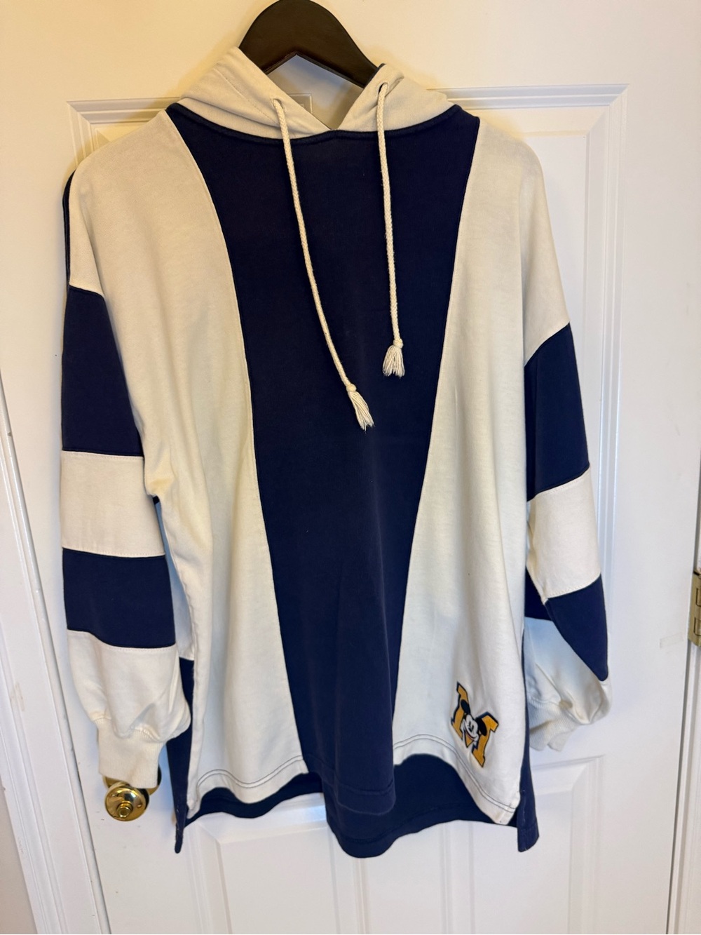Vintage Oversized Men's Navy and Cream Hooded Disney Shirt (90s)